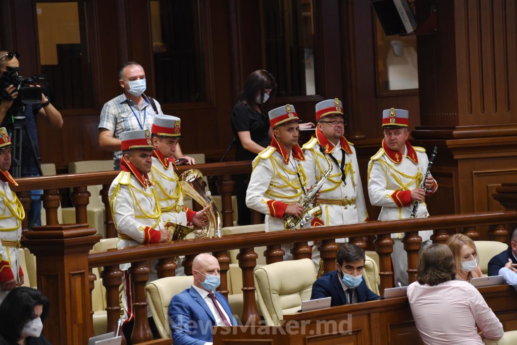 O ședință de o oră. Noul Parlament a fost constituit. Fotoreportaj NM