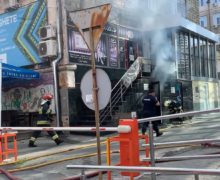 Un incendiu a izbucnit într-o clădire de pe strada Vlaicu Pârcălab (VIDEO)