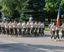 Militarii Armatei Naţionale au început antrenamentele pentru parada militară din 27 august