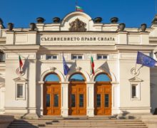 В Болгарии проходят досрочные парламентские выборы. Избирательные участки там уже закрыты