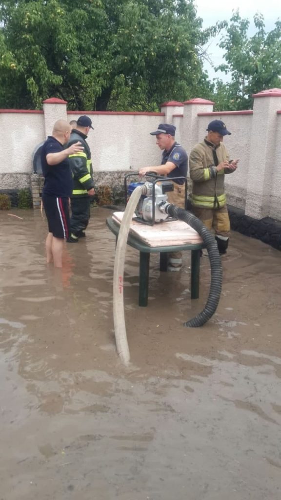 Inundații în 33 de localități din Chișinău, Basarabeasca, Ialoveni, Ștefan Vodă, Anenii Noi, Strășeni și Căușeni (FOTO/VIDEO)