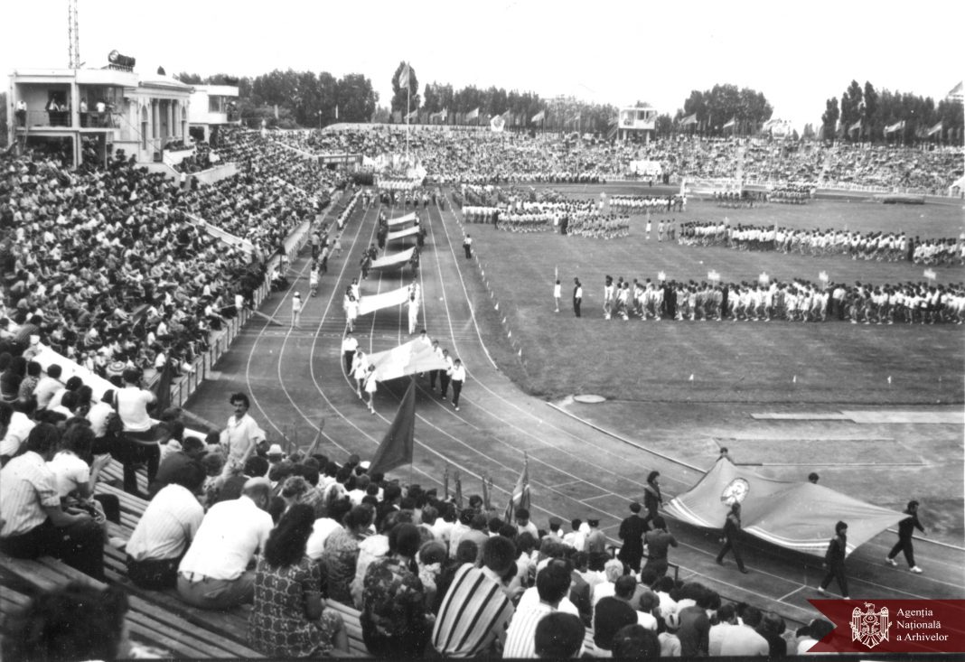 Как выглядел Республиканский стадион 70 лет назад? Госархив опубликовал подборку фотографий