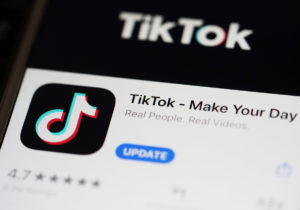 Albania interzice TikTok pentru un an, pe motiv că platforma alimentează violența în rândul tinerilor