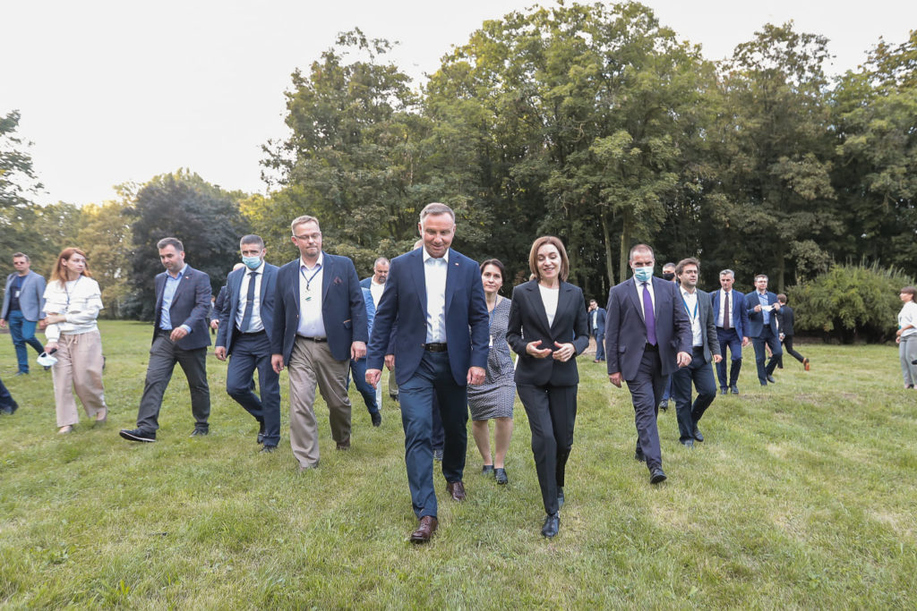 Maia Sandu l-a dus pe Andrzej Duda la Grădina Botanică. În mai, președinta a plantat mesteacăni cu liderul Lituaniei (FOTO)
