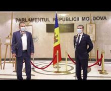 В парламенте открылась выставка к 30-летию независимости Молдовы