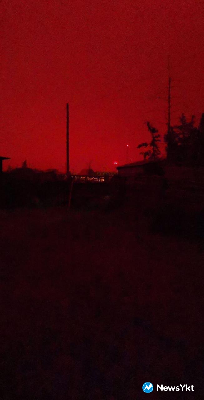 День превратился в ночь. В Якутии небо заволокло дымом от лесных пожаров (ФОТО)