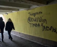 В Telegram подбросили наркотики. Как наркодилеры в Молдове ищут в соцсетях «закладчиков»