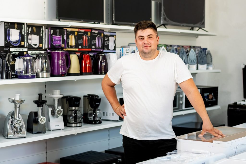 Mihail Ciubuc: Cu ajutorul Grantului de la Microinvest am cumpărat produse pentru noul meu magazin