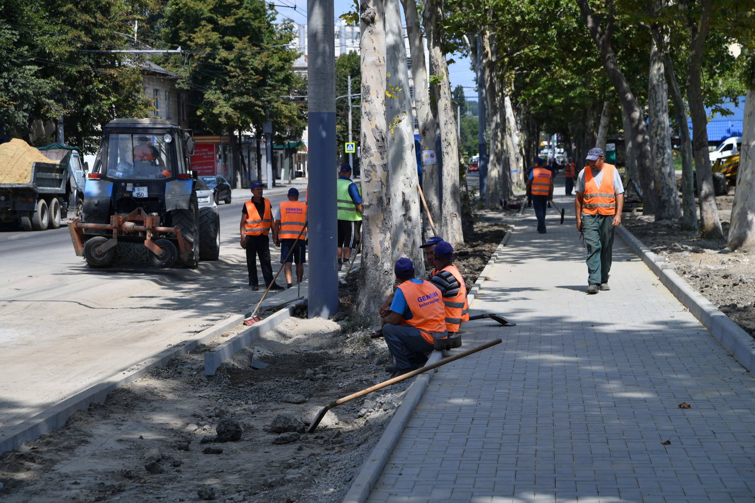Cum decurg lucrările de reparație a străzii Ion Creangă. Fotoreportaj NM
