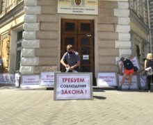 Защитники животных вышли на протест перед зданием мэрии Кишинева. Стрим NM