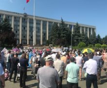 „Corpul meu, decizia mea”. Protest față de vaccinarea anti-COVID-19 în PMAN (LIVE)