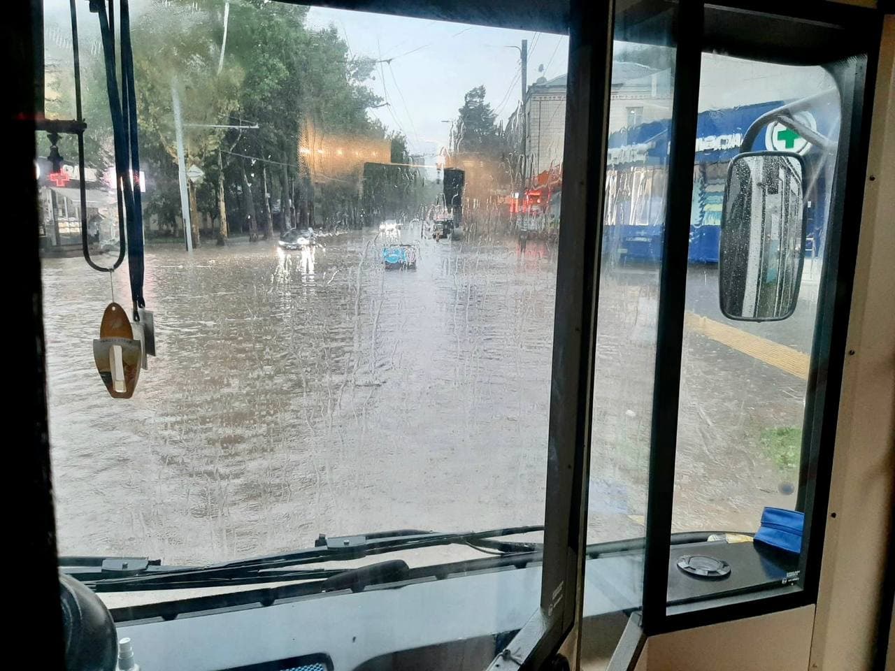 В Кишиневе дождь нарушил работу общественного транспорта (ФОТО)