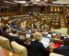 Парламент теперь сможет увольнять глав госагентств. Законопроект одобрили в финальном чтении