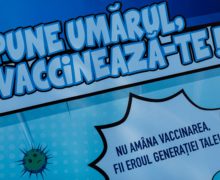 Autoritățile vor să motiveze tinerii să se vaccineze. A fost lansată campania „Pune umărul, vaccinează-te”