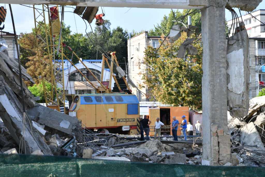 „Noi nu am permis, dar ei au demolat”. Explicațiile Primăriei cu privire la demolarea restaurantului „Sănătate”