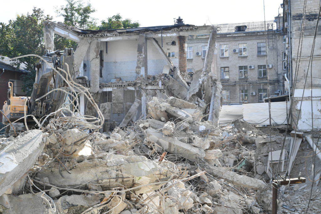 „Noi nu am permis, dar ei au demolat”. Explicațiile Primăriei cu privire la demolarea restaurantului „Sănătate”