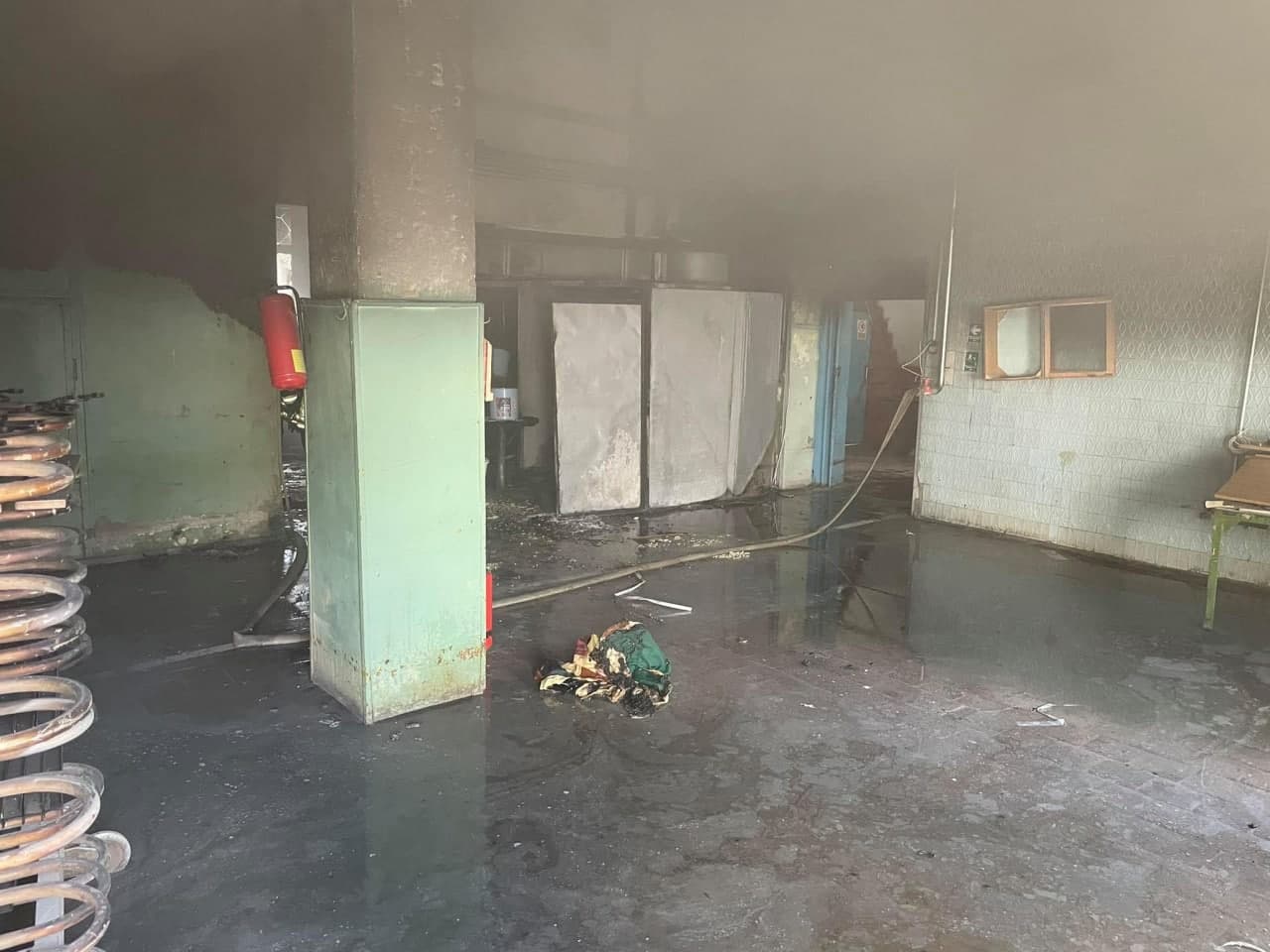 В Кишиневе в здании мебельной фабрики произошел пожар (ФОТО)