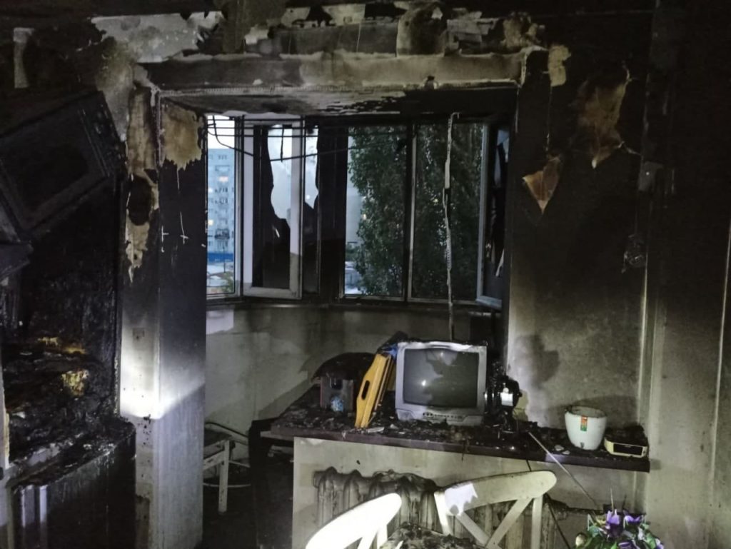 Un apartament din centrul capitalei a luat foc. Patru persoane au fost evacuate (FOTO)