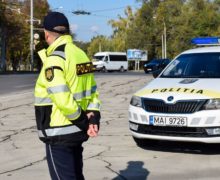 (ВИДЕО) В Яловенах подросток сел за руль автомобиля. На пассажирском кресле ехал непристегнутый 4-летний ребенок