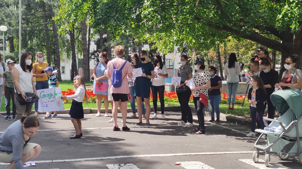 В Кишиневе родители школьников вышли на протест. Стрим NM