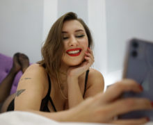 OnlyFans — как работает популярная соцсеть интимных фото. И как она помогла 24-летней Любе полюбить себя