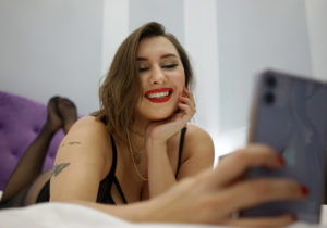 OnlyFans — как работает популярная соцсеть интимных фото. И как она помогла 24-летней Любе полюбить себя