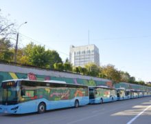 În suburbiile capitalei au fost distribuite 10 autobuze noi. Pe ce rute vor circula?