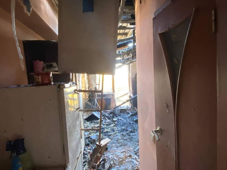 «Ищем решение, как помочь гражданам». Мэр Кишинева побывал на месте пожара в жилом доме на Буюканах (ФОТО)