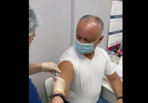 Додон сделал прививку от коронавируса: «Это самый надежный способ остановить пандемию» (ВИДЕО)