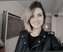 „Vine vremea tinerilor frumoși și deștepți”. O profesoară din Moldova, despre rețelele sociale, matematică online și salarii. Interviu NM