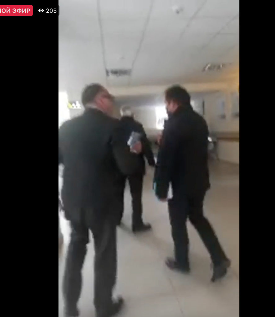 Deputații PSRM protestează la Curtea de Apel, unde este examinat arestul lui Stoianoglo (VIDEO)
