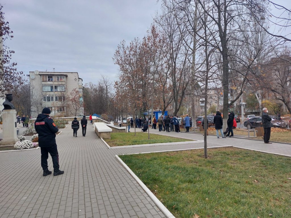 Заседание, посвященное аресту Стояногло, проходит на фоне протеста. Трансляция из АП Кишинева (LIVE, TEXT)