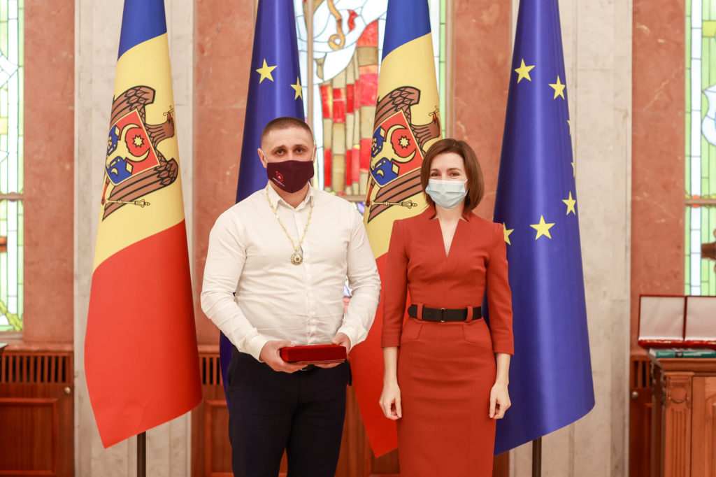(DOC) Maia Sandu a înmânat distincții și „Ordinul Republicii” unor personalități marcante din Moldova