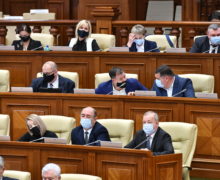 Депутаты от Блока коммунистов и социалистов покинули заседание парламента в знак протеста. Чем они недовольны