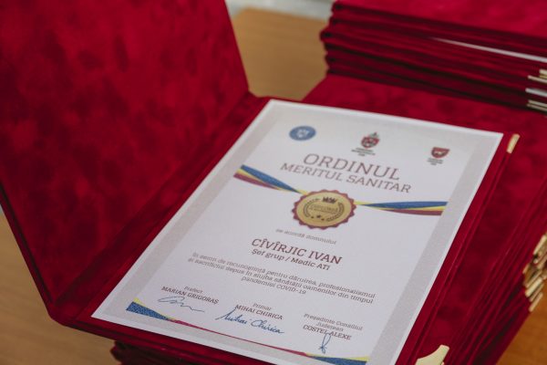 В Яссах молдавских врачей наградили за помощь румынским коллегам (ФОТО)