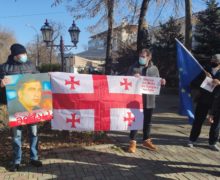 (Видео)В Кишиневе прошел протест сторонников Саакашвили. Они просили Америку защитить Грузию от Путина