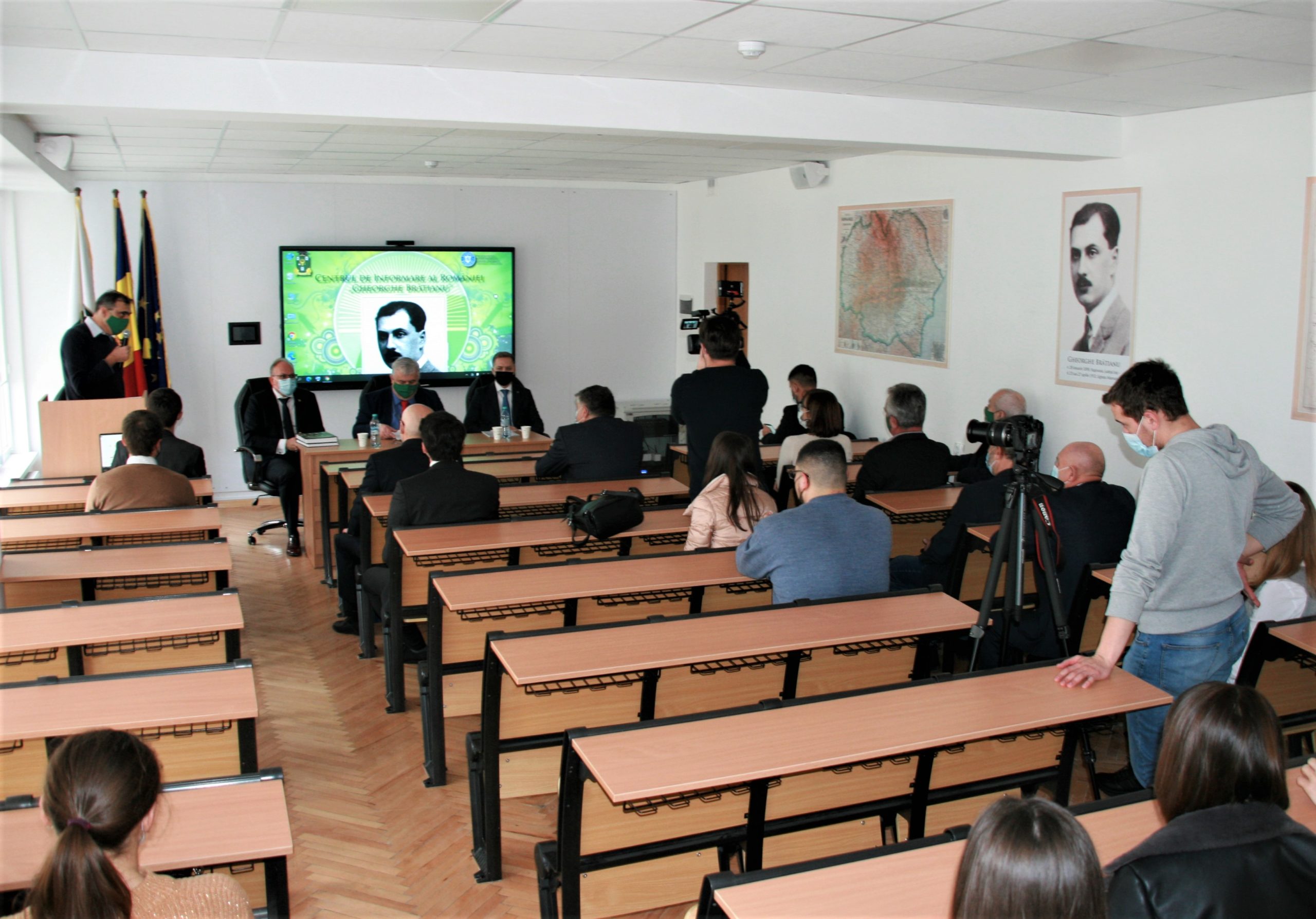 (FOTO) În ajunul Zilei Naționale a României, la USM a fost inaugurat Centrul de Informare „Gheorghe Brătianu”