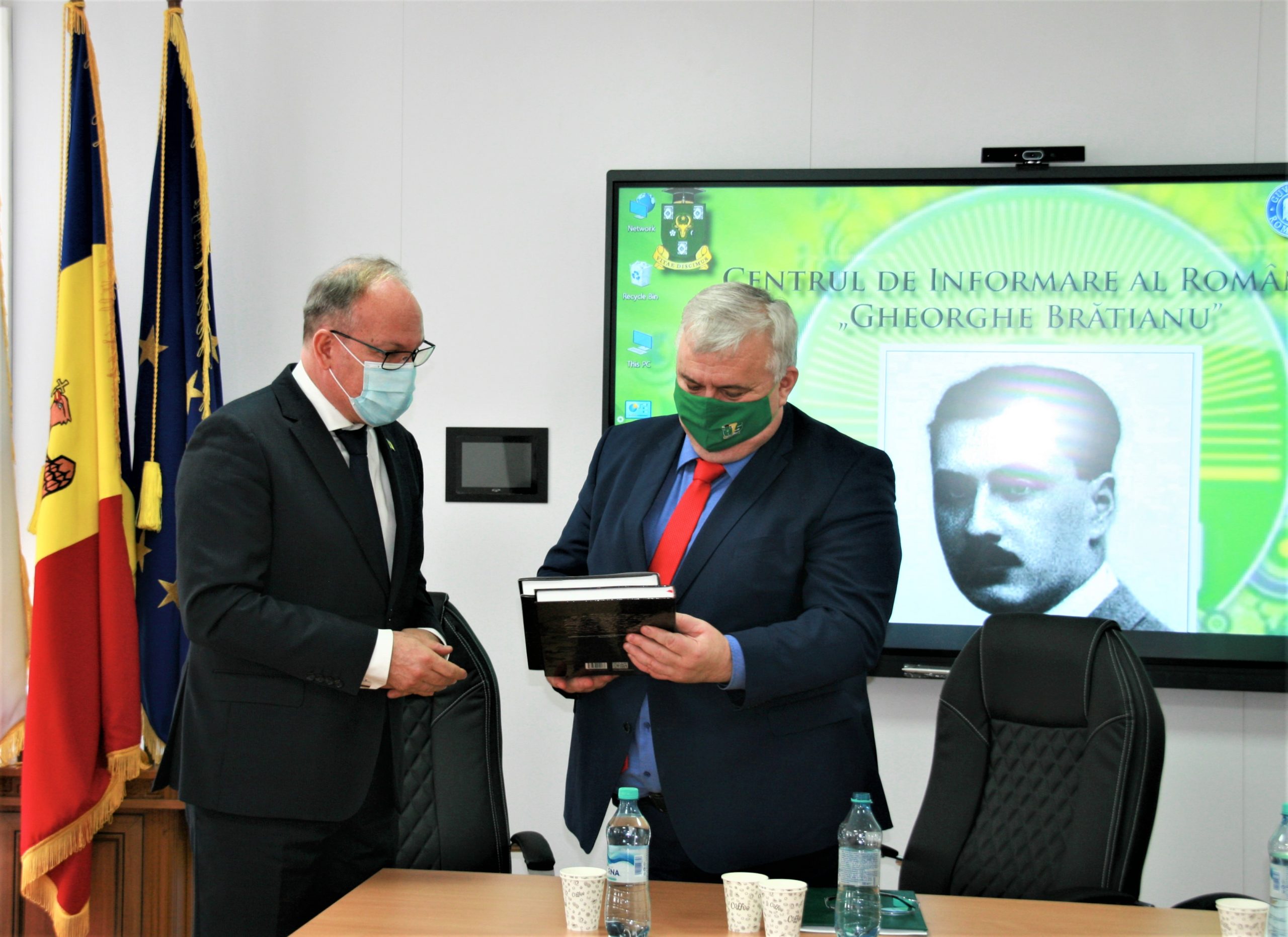 (FOTO) În ajunul Zilei Naționale a României, la USM a fost inaugurat Centrul de Informare „Gheorghe Brătianu”