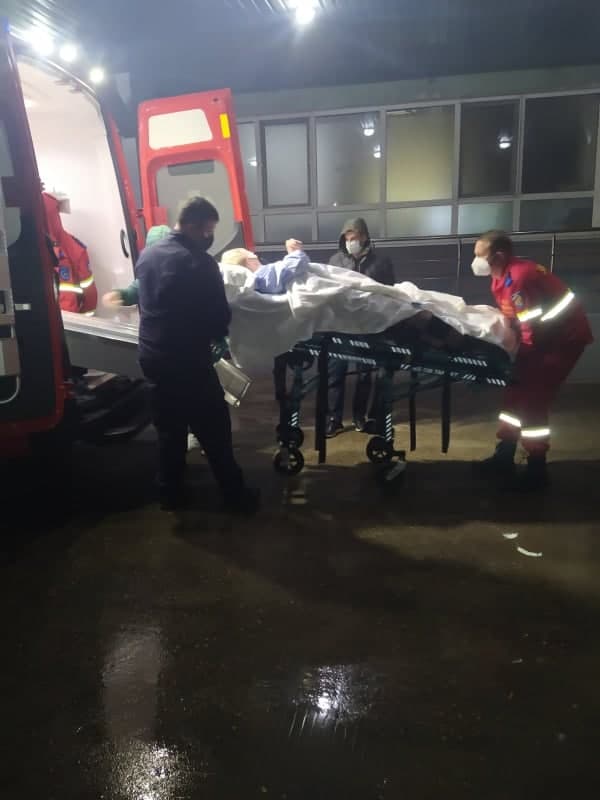 (FOTO) O moldoveancă de 62 de ani, care a căzut de la 6 metri, a fost transportată la Chișinău din Viena