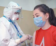 Сколько жителей Молдовы вакцинировались от COVID-19? Статистика за сутки и всего