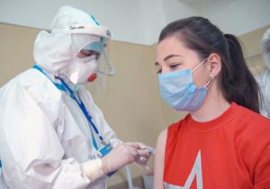 В Румынии решили сократить срок ревакцинации от COVID-19 до четырех месяцев