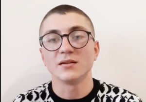 (VIDEO) Un tânăr din Moldova a anunțat public că este gay și că refuză să se întoarcă în unitatea militară