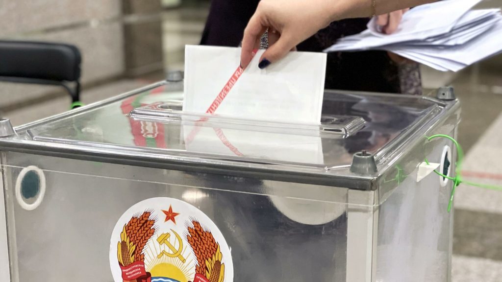 Приднестровье отбывает второй срок Красносельского. Что приднестровцы думают о выборах и что будет с оппозицией