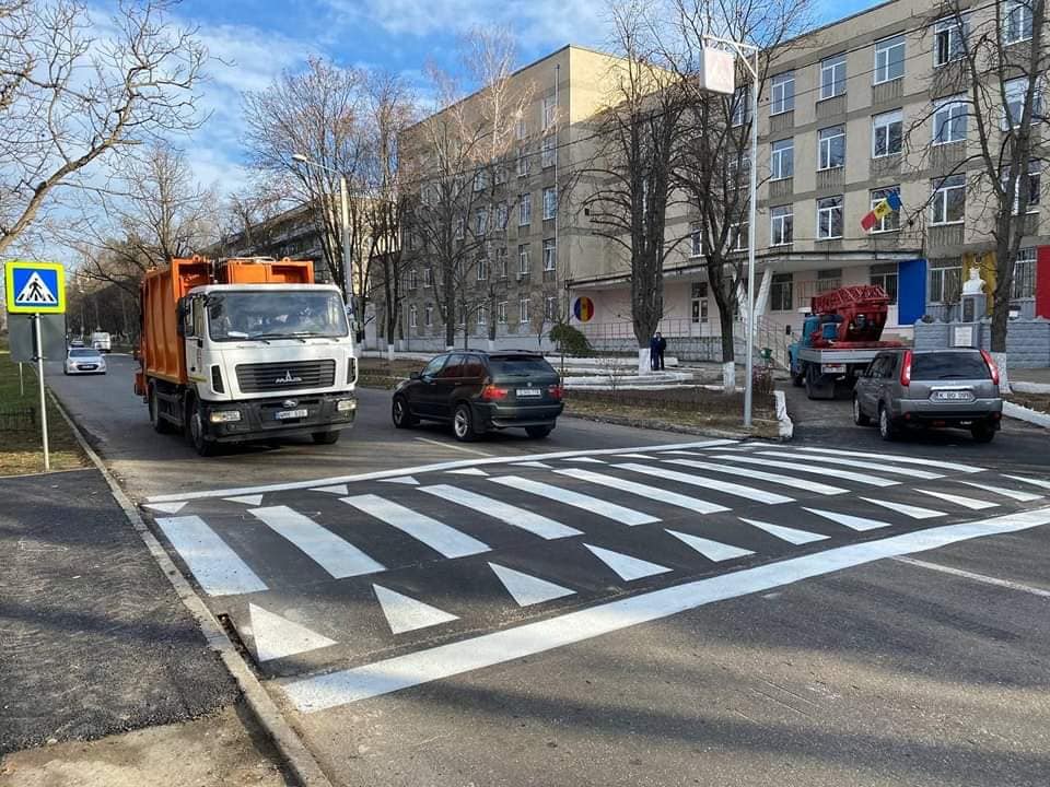 (ФОТО) В Кишиневе появились приподнятые пешеходные переходы