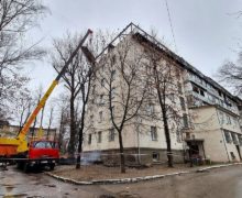 Primăria anunță că acoperișul blocului de locuit din sectorul Buiucani, distrus în urma incendiului din luna octombrie, va fi reconstruit în curând