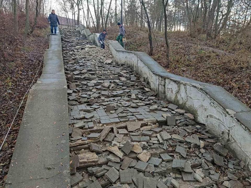 (ФОТО) В Кишиневе отремонтируют лестницу в парке «Долина роз»