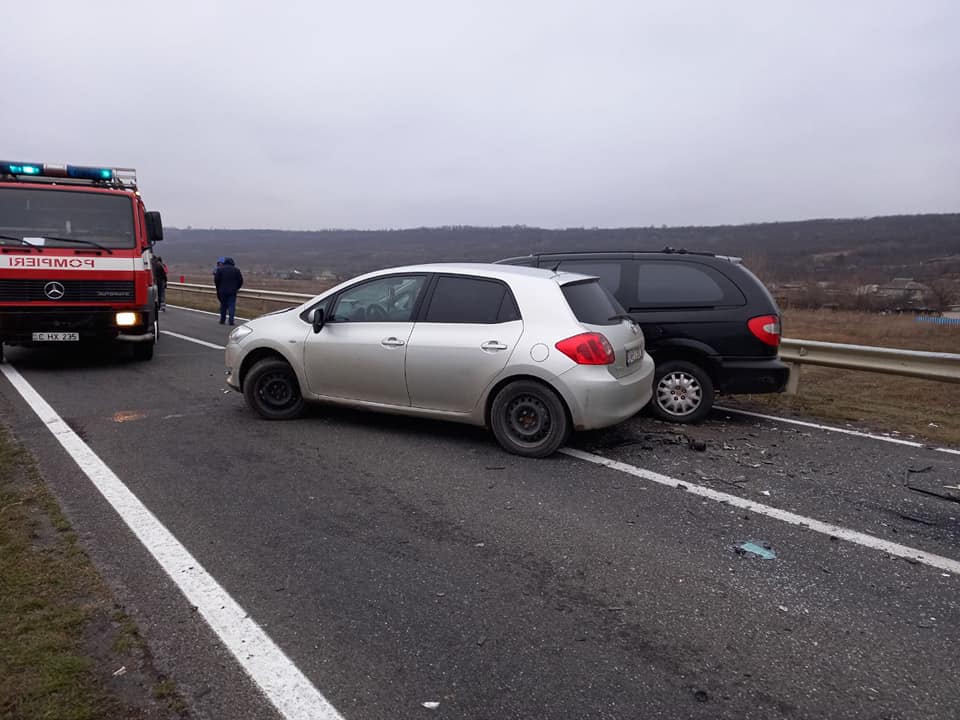 (FOTO) Doi tineri de 21 de ani au decedat într-un accident, în apropiere de Postul Vamal Leușeni