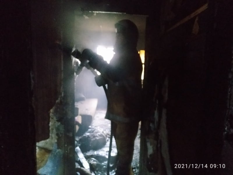 (FOTO) Incendiu la Căușeni: Un bărbat a ars în propria casă
