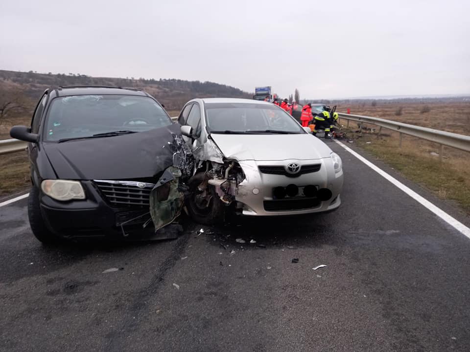 (FOTO) Doi tineri de 21 de ani au decedat într-un accident, în apropiere de Postul Vamal Leușeni