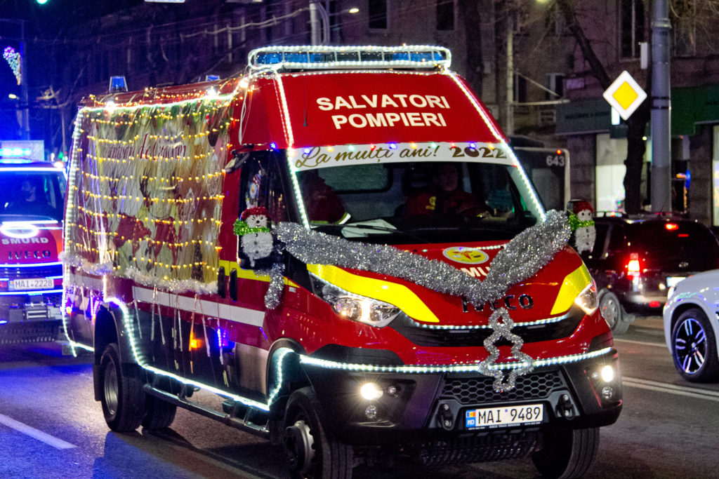 (FOTO) Caravana salvatorilor și pompierilor, pe străzile din Chișinău
